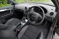 2.0TSFIの運転席まわり。