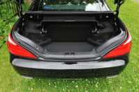 トランク容量は従来の310リッターから504リッターへ。ルーフ格納時でも、206リッターから364リッターへと増えている。（写真をクリックするとルーフが収納されるさまが見られます）