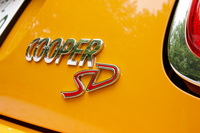 今回日本に導入されたのは「クーパーD」「クーパーSD」の2グレードのみ。最高出力95psのベーシックモデル「ONE D」の設定はない。