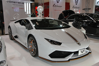 会場内にランボルギーニ多しといえども、「ウラカン」はLorinser/HAMANNのブースに1台きりだった。
    