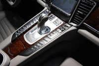 アルマジロのようなスイッチパネル。