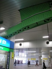 近年リニューアルされた秋葉原駅でも橋脚がちらり。