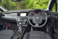 インパネのデザインは、7インチのタッチスクリーンを中央に置いたオーソドックスなもの。