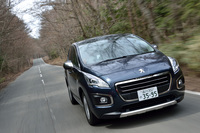 従来モデル比で9psパワーアップした「3008」。JC08モードの燃費値も、40％良好な14.6km/リッターへと向上した。