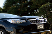 ヘキサゴングリルやホークアイヘッドライトなど、「レガシィ」とも共通するデザインが採用されたフロント周り。