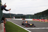 オープニングラップでトップの座を奪うと、ベッテルは44周のレースを完全にコントロール。ドライバーズ・サーキットのスパで2011年に次ぐ2勝目を挙げ、ポイントリードも38点から46点に広げることができた。（Photo=Red Bull Racing）
    