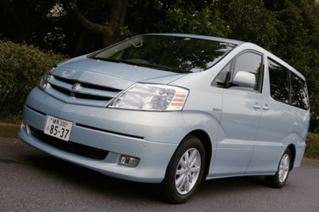 【スペック】全長×全幅×全高＝4840×1805×1935mm／ホイールベース＝2900mm／車重2050kg／駆動方式＝4WD／2.4リッター直4DOHC16バルブ（131ps／5600rpm、19.4kgm／4000rpm）＋フロント交流モーター（13kW／1130-3000rpm、11.2kgm／0-1130rpm）＋リア交流モーター（18kW／1910-2500rpm、11.0kgm／0-400rpm）／車両本体価格＝441.0万円（テスト車＝505.0万円）