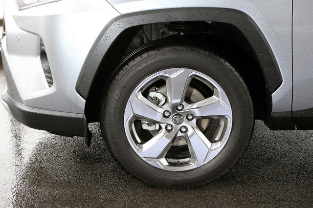 RAV4 純正タイヤ 500km使用 225/60/r18 トヨタRAV4ハイブリッドG（4WD