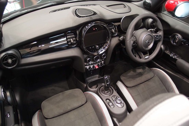 Mini 3ドア 5ドア コンバーチブル 内装 外装など41枚 画像 写真 Webcg