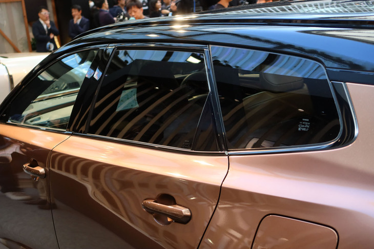 トヨタ・クラウン エステート（サイドのキャラクターライン）