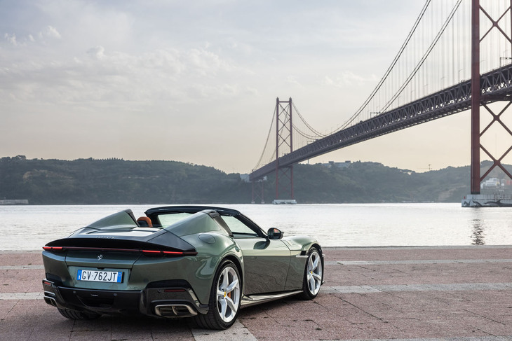 フェラーリ12チリンドリ スパイダー