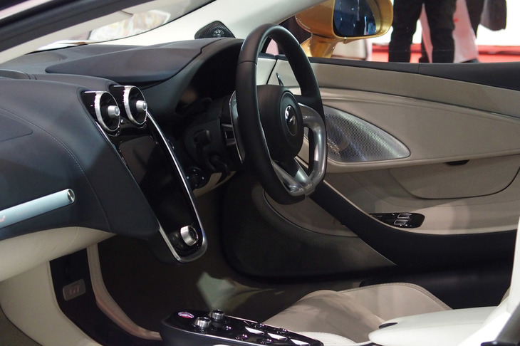 「GT」のインテリア。2020年半ばにはカシミアを使用したシートも導入される。