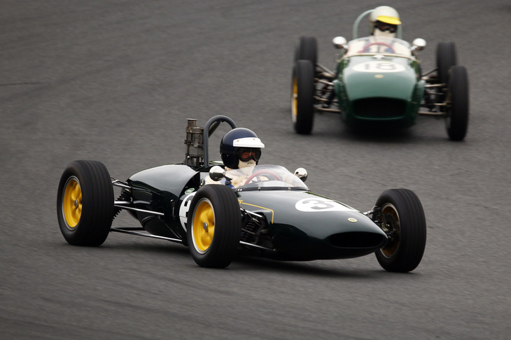 「ロータスヒストリックミュージアム」の展示車両のデモンストレーションランも実施された。参加車両は、熱心なロータスフリークたちに愛されるオーナー車だ。クラシックなレーシング・ロータスの奏でる美しいエンジンサウンドがサーキットに響き渡った。