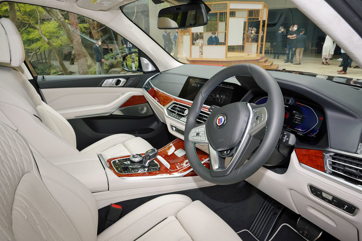 BMWアルピナXB7（ダッシュボード）