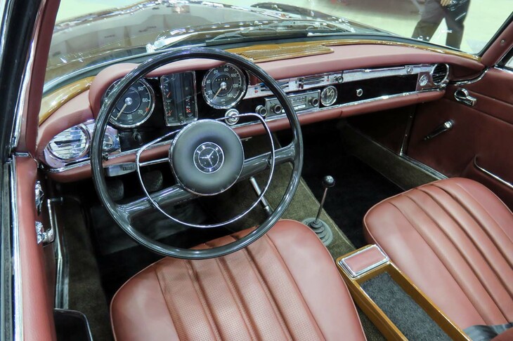 メルセデス・ベンツ230SL（1964年）