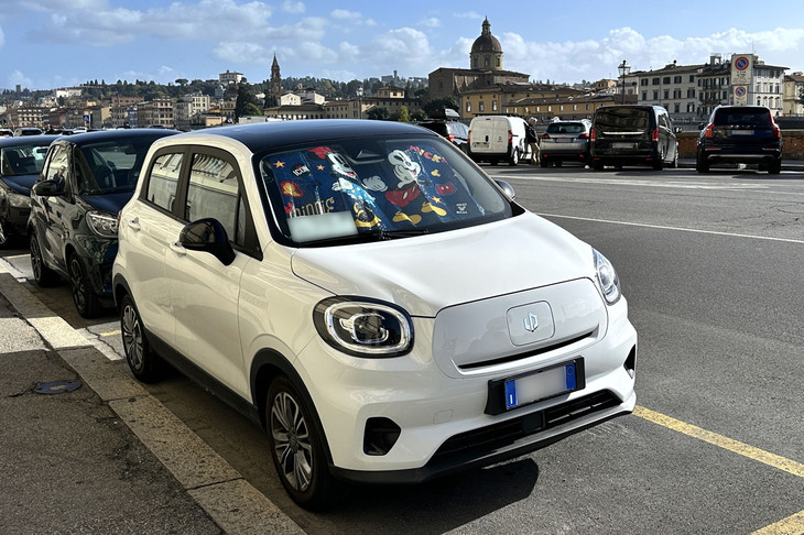 ステランティスが出資している中国「リープモーター」の小型BEV「T03」。2025年10月、フィレンツェで。