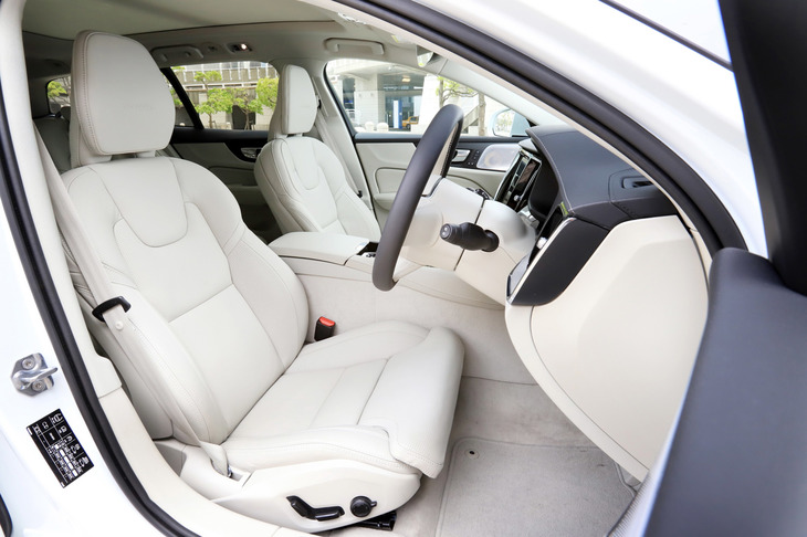 「インスクリプション」に標準装備される、パーフォレーテッドファインナッパレザーのシート。