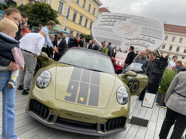 ポルシェはスケジュールどおりに「911ターボS」を発表。これは1970年代から1980年代初頭のエッセンスを体現したという限定車の「911スピリット70」。