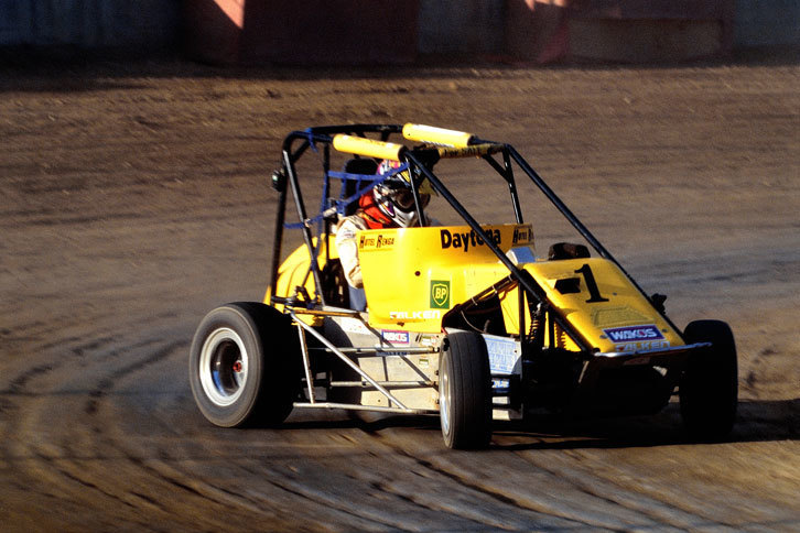 1998年と1999年には、もてぎモディファイミジェットカーレース（ダートオーバルトラック）に出場。98年にはシリーズチャンピオンを獲得。