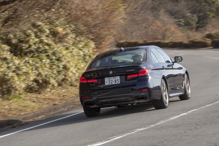 0-100km/h加速のタイムが3.8秒というダッシュ力を誇る「M550i xDrive」。WLTCモードの燃費値が8.3km/リッターという絶滅危惧種でもあるので、早めに楽しみたい一台だ。