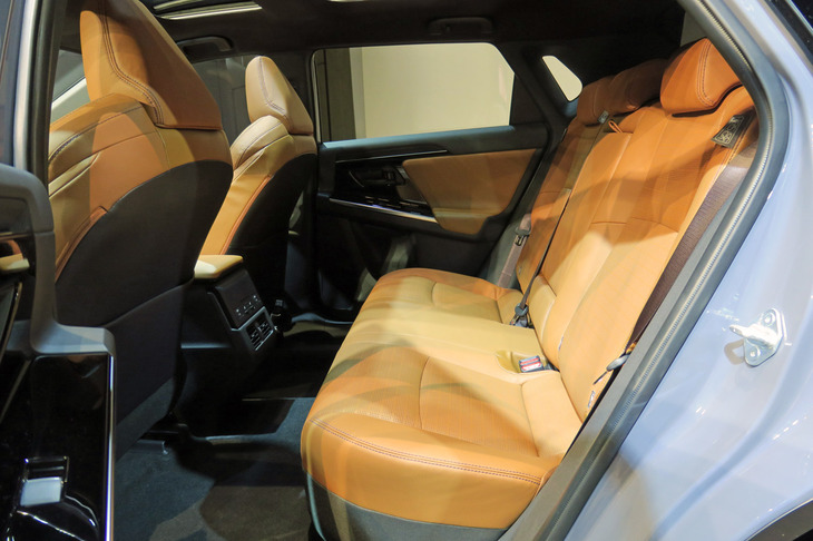 スバル・ソルテラ（リアシート）