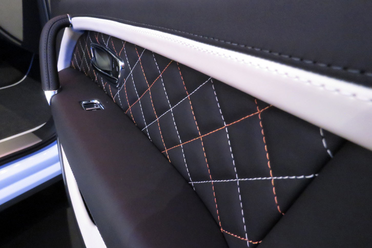 ベントレー・ベンテイガ マリナー（ドアインナーパネル）