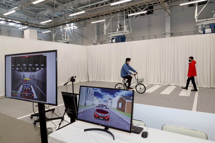 「安全・安心ネットワーク技術」の実現には、カメラ映像から事故リスクを予測する、高い映像解析技術も必須。ホンダではその開発も同時に進めている。