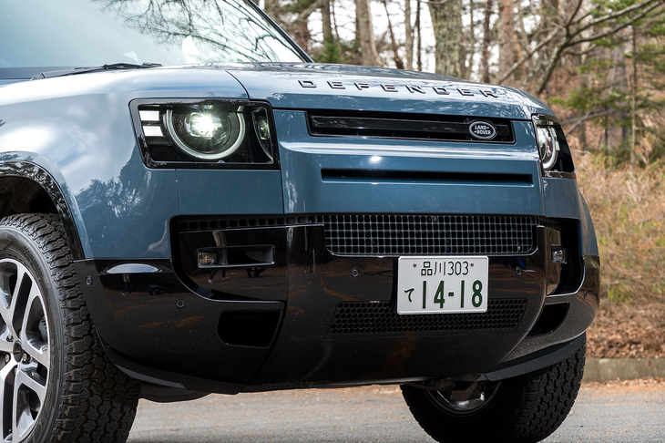 2026年モデルでは発売以来初めてエクステリアに手が入っており、ヘッドランプとバンパーのデザインを変更。ランプの半円の部分がよりくっきりと見えるようになった。