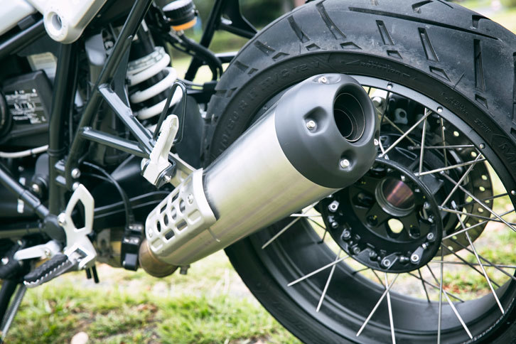 2-in-1エキゾーストシステムはステンレススチール製。他の「R nineT」モデルとは異なり、マフラーはシングルタイプとなっている。