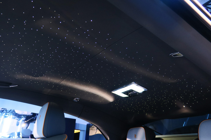 ロールス・ロイス・スペクター プロフェシー（スターライト・ヘッドライナー）