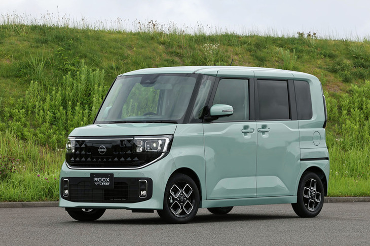 新色のボディーカラー「セラドングリーン」（写真）をまとった「ルークス ハイウェイスターX」。