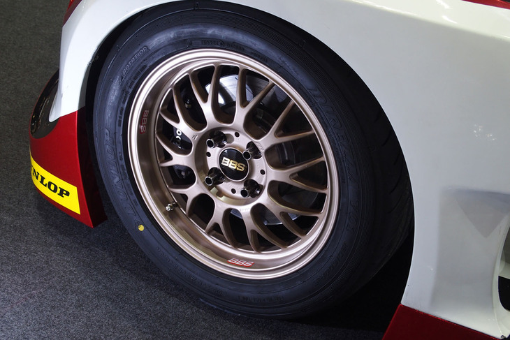 BBSの競技用15インチホイールを装着した「VITA-01」。