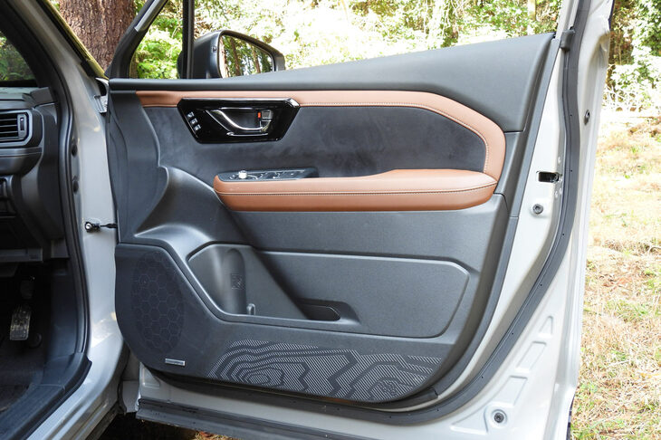 スバル・フォレスター プレミアムS：HEV EX（フロントドアトリム）