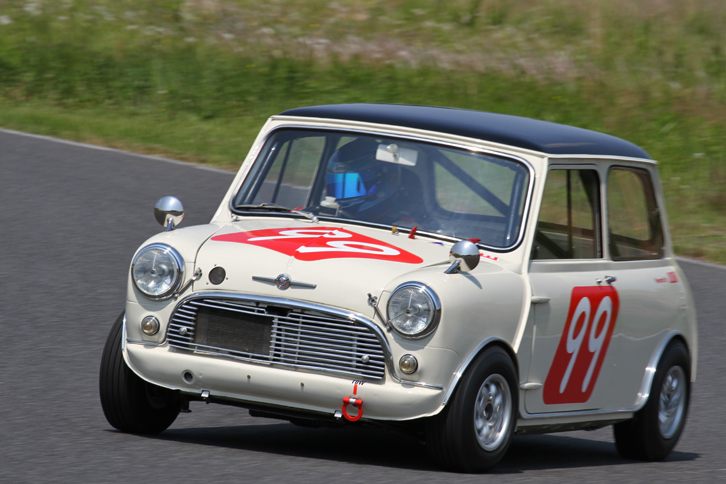ティントップカップでポール・トゥ・フィニッシュをキメた1965年「モーリス・ミニ クーパーS Mk1」。