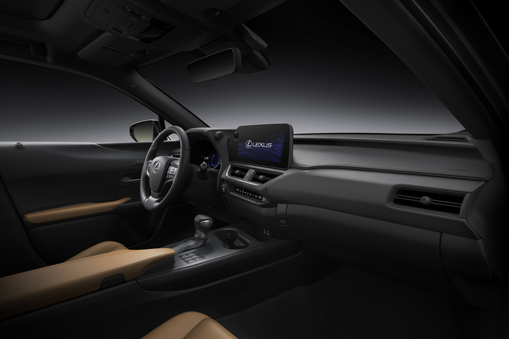 改良型「レクサスUX」では、予防安全技術の機能拡充と最新のマルチメディアシステムなど先進装備の進化がうたわれている。