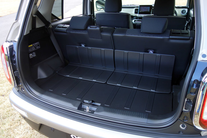 スズキ・クロスビー ハイブリッドMZ（ラゲッジルーム）