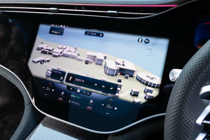 センターのメディアディスプレイはナビゲーションのほか、エアコンや予防安全装備の設定も一括してつかさどる。