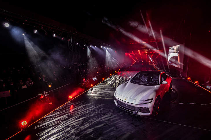 「フェラーリ・プロサングエ」の価格は4760万円から。納車開始は2023年後半を予定しているという。（写真：フェラーリ・ジャパン）