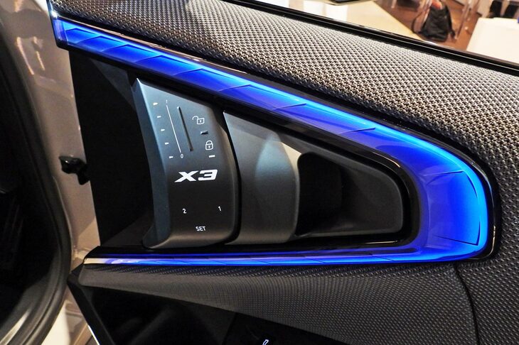 BMW X3 M50 xDrive（インナードアハンドルまわり）