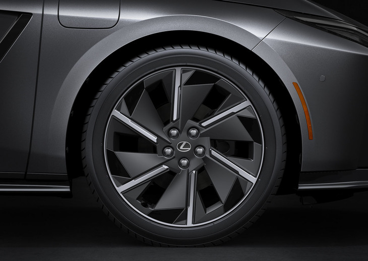 ホイールはグレードにより、18インチ、19インチ、21インチの計3サイズがラインナップされる。