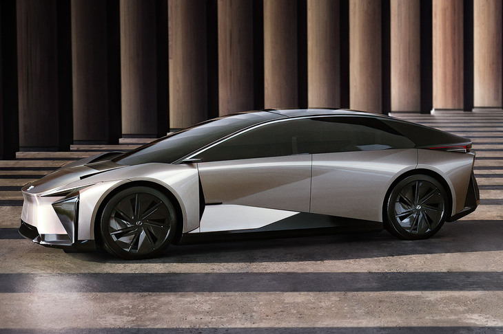 レクサスの「LF-ZC」は2023年のジャパンモビリティショーで初披露され、間もなく市場投入の見込みだったが、これも開発中止となったもようだ。