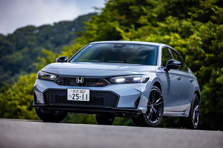 2026年6月4日に発表された「ホンダ・シビック」のマイナーチェンジモデル。装備の見直しや外板色の設定変更などが行われたのと同時に、「ホンダS＋シフト」を搭載する「e：HEV RS」グレード（写真）が追加設定された。