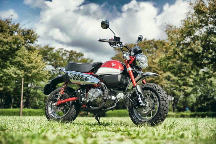原付クラスの部門賞を受賞した「ホンダ・モンキー125」。2017年8月に生産終了となったロングセラーの50ccモデル「モンキー」の後を継ぐ形で発売された。