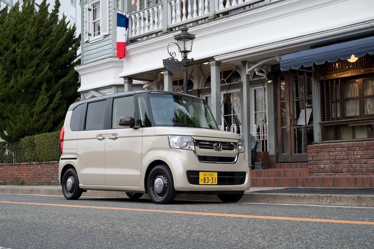 2021年まで7年連続で軽自動車の販売台数ナンバーワンに輝いている「ホンダN-BOX」。2021年12月に発売されたマイナーチェンジモデルに試乗した。