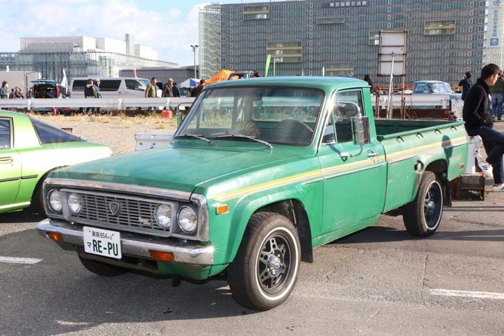 「マツダロータリー天国」で最も驚いた展示が、北米向けだった「ロータリーピックアップ」。マツダがロータリーエンジンの幅広い普及を試みた歴史を物語る一台。わずか3年ほどしか生産されず、日本では未発売。エンジンは13Bを搭載していた。