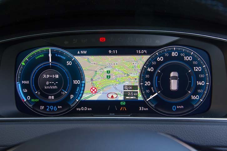 セットオプションの「テクノロジーパッケージ」に含まれるフル液晶メーター「Active Info Display」は、第2世代へと進化したものを採用。マップの縮尺が変更できるようになるなど、機能が強化された。