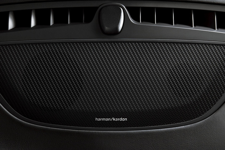 「XC90 B5 AWDテイラードウールエディション」に採用された「harman/kardonプレミアムサウンドオーディオシステム」。