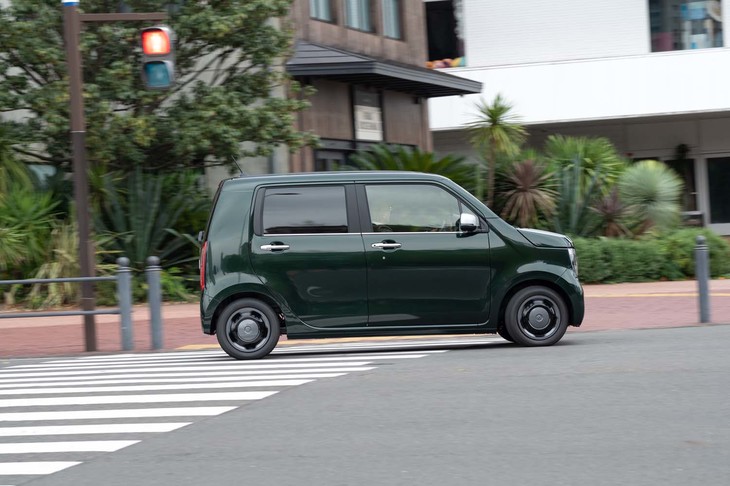 急アクセル抑制機能はホンダ車として初採用。工場出荷時はオフになっており、ディーラーでアクティブにしてもらう必要がある（5500円）。