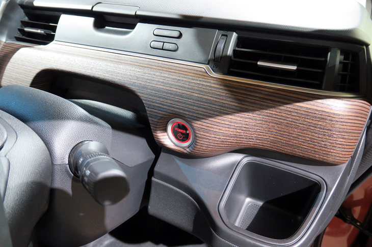 ホンダ・フリード ハイブリッド クロスター（FF）（インストゥルメントパネルまわり）