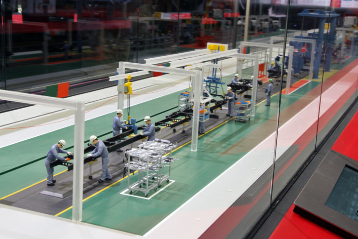 ミュージアムエリア2階の、「いすゞのくるまづくり」紹介コーナーに展示された、トラックの生産ラインの模型。これは裸のフレームに部品を組み付け始める、ラインのスタート部分。